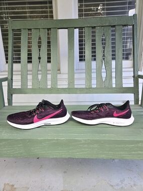 Nike Black & Pink US 9 Athletic Shoes
